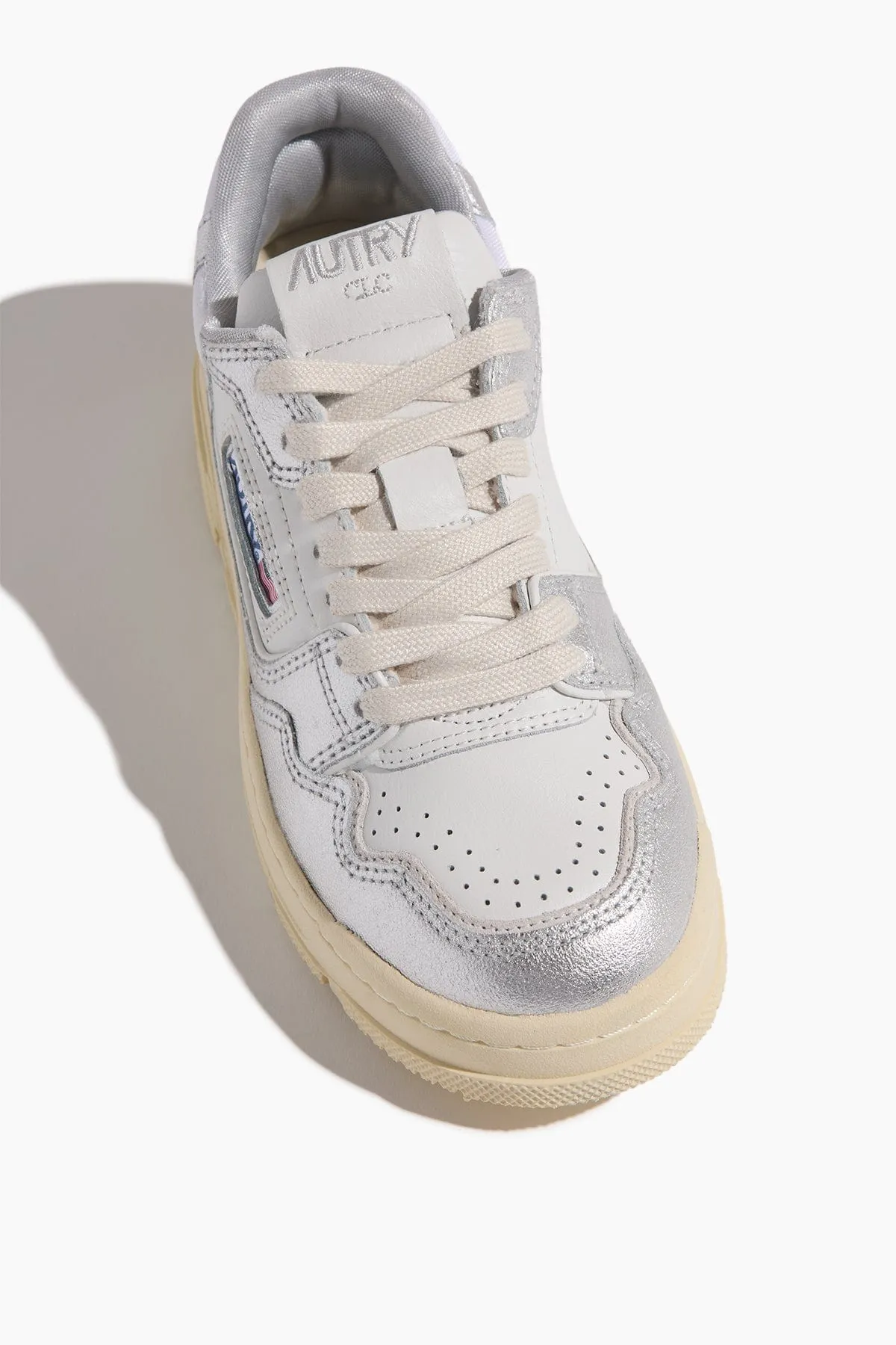 CLC Low Women Sneaker in White/Silver