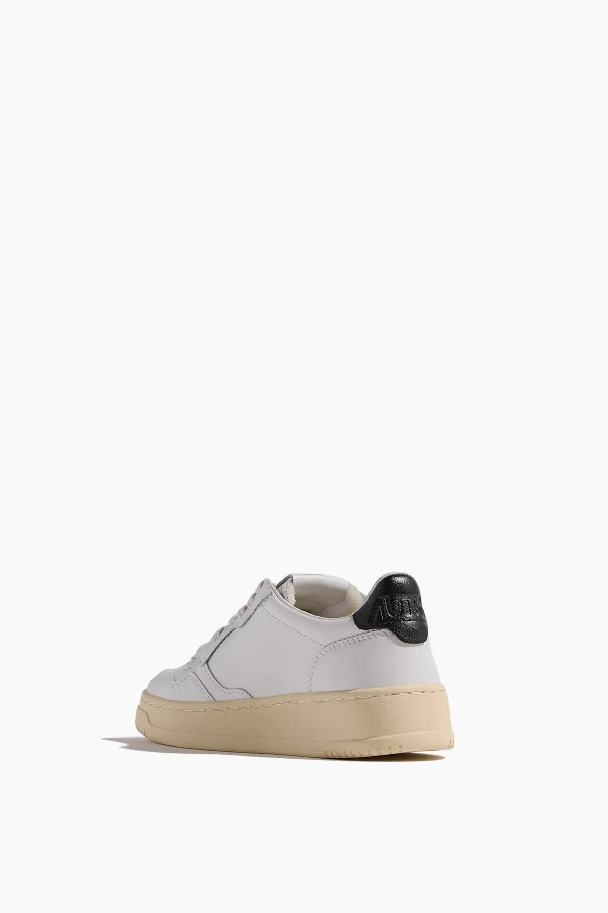 Medalist Low Women Sneaker in White/Black